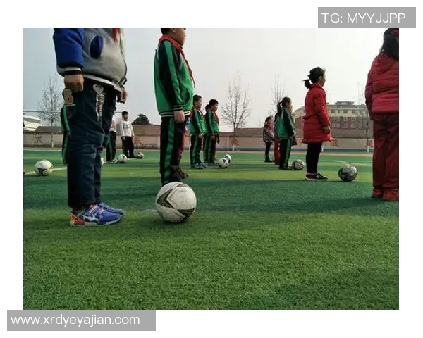 仿妆足球明星化身绿茵场新星激情踢球展现风采与魅力 仿妆足球明星化身绿茵场新星激情踢球展现风采与魅力