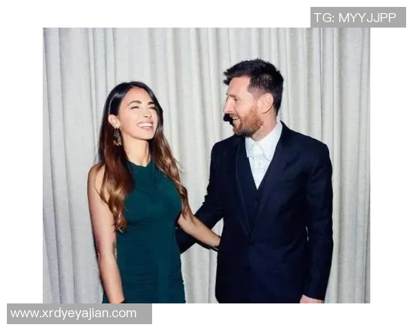 足球明星与女星同框合影引发热议网友纷纷点赞两大领域的魅力碰撞 足球明星与女星同框合影引发热议网友纷纷点赞两大领域的魅力碰撞