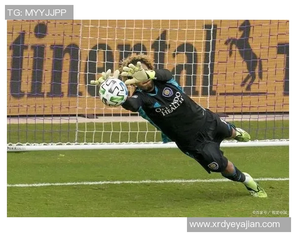 足球明星之子展现天赋头球技艺引发热议球迷期待未来成就 足球明星之子展现天赋头球技艺引发热议球迷期待未来成就