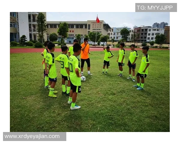 足球明星叶问蹲的传奇人生与足球梦想交织的精彩故事 足球明星叶问蹲的传奇人生与足球梦想交织的精彩故事