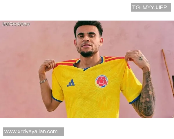 足球明星长袖T恤时尚潮流新选择尽显运动魅力与个性风范 足球明星长袖T恤时尚潮流新选择尽显运动魅力与个性风范